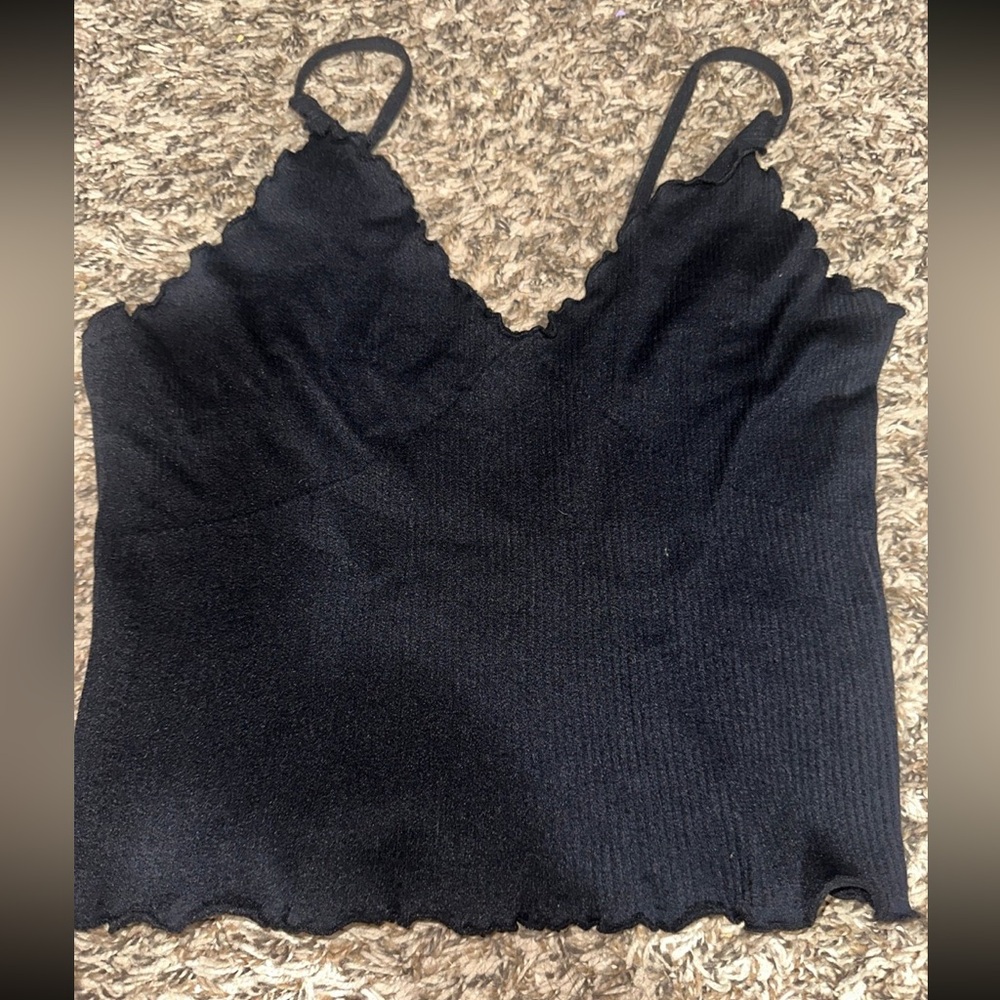 Black cropped tank